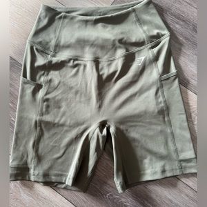 Gym shark pocket shorts